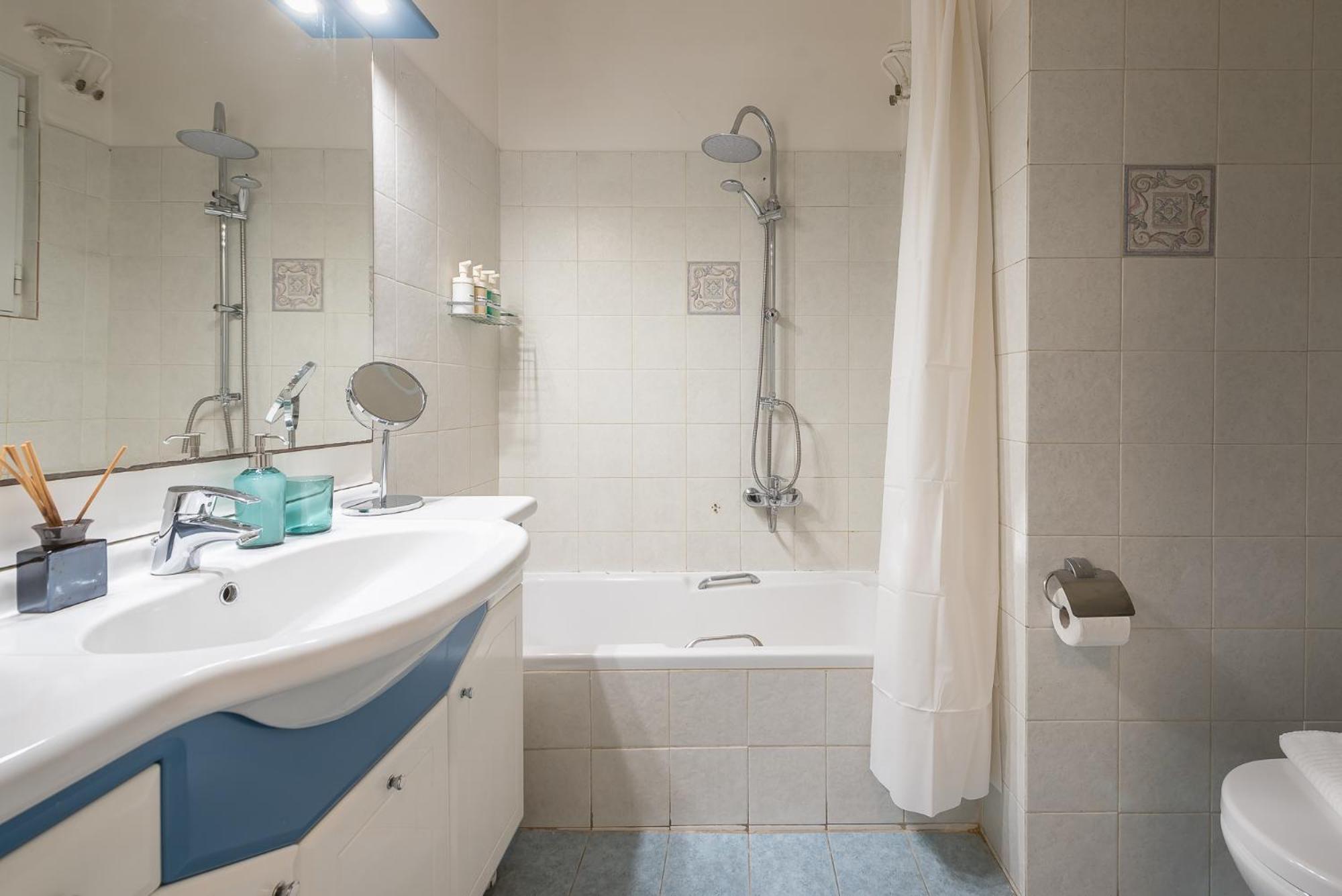 Spacious 2Bds Apt With Acropolis View In Center Athen Eksteriør bilde
